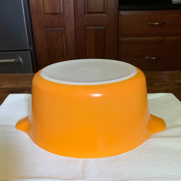 Vintage Pyrex Daisy Orange Casserole Bowl - 474-B - 1 1/2 Qt. - Picture 6 of 12